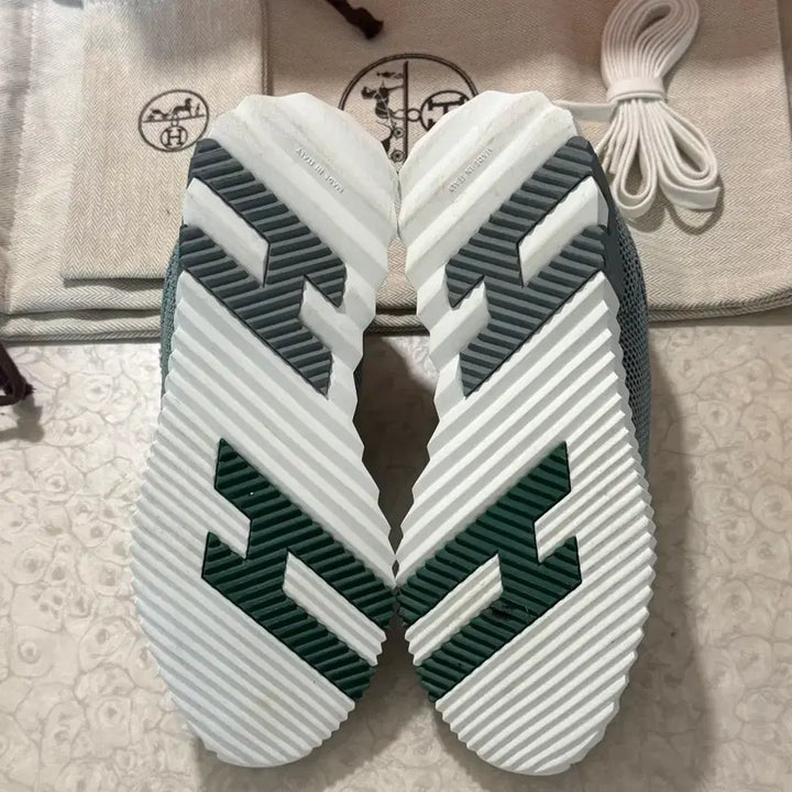 [BUNJANG] Hermes Bouncing Verre De Blanc Sneakers / (새상품급) 에르메스 바운싱 베르도으블랑 36