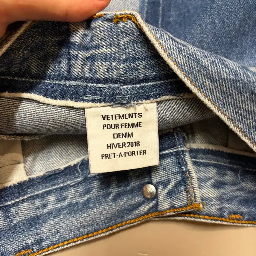 [BUNJANG] Vetements x Levi's Denim Shorts / S) 베트멍 리바이스 펨므 2018 데님 쇼츠