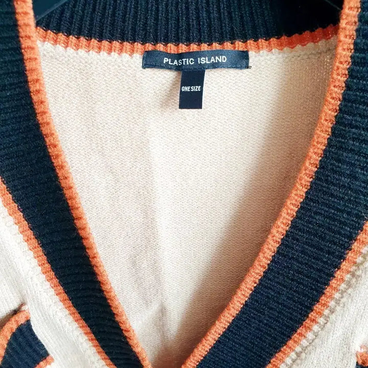 [SOLD OUT] 플라스틱아일랜드 가디건