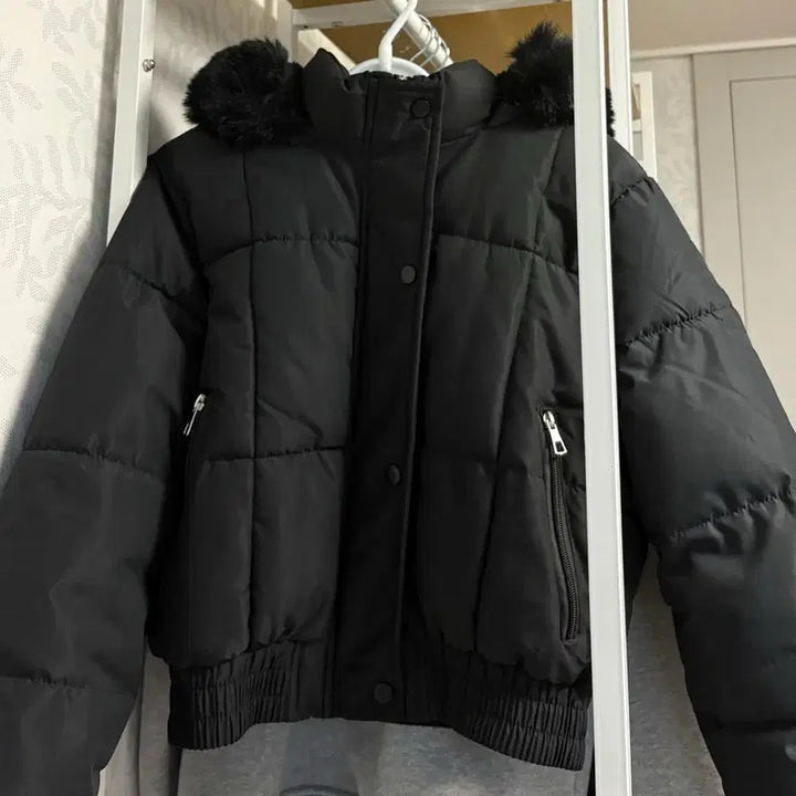 [BUNJANG] Black Fur Hooded Short Padded Jacket / 블랙 퍼 후드 숏패딩