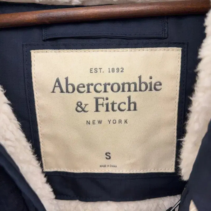 [BUNJANG] Abercrombie & Fitch C08366 Padded Vest / 아베크롬비 올드스쿨 모던캐주얼 양털 패딩 조끼 S C08366