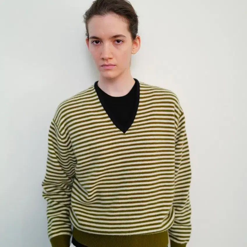 [BUNJANG] Moondal Soft Round Knit in Black / 문달 소프트 라운드 니트 Soft Round Knit in Black