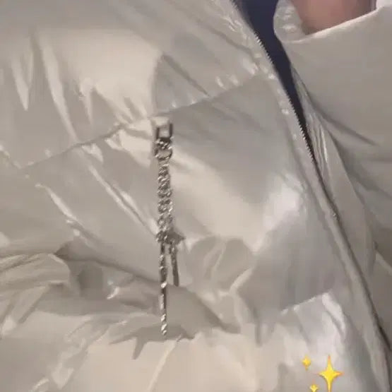 [BUNJANG] Yeel Leey Glossy Padded Jacket &amp; Cross Pendant Keyring / yeel leey 글로시 패디드 자켓 패딩+ 크로스 펜던트 키링 앤틱