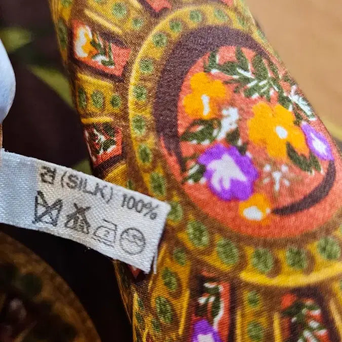 [BUNJANG] Nina Ricci Silk Scarf / 니나리찌 천연실크100 사각스카프