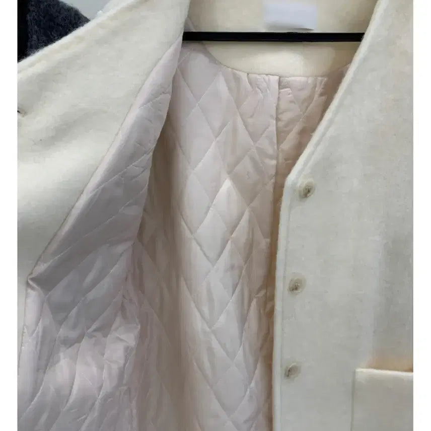 [BUNJANG] Ivory V-Neck Quilted Wool Jacket (New) / 아이보리 브이넥 누빔 울 자켓(새상품)