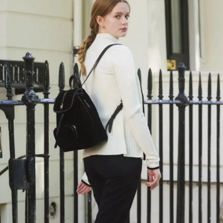 [BUNJANG] Polnya Classic Logo Velvet Backpack / 선물가능:) 30만원정가 폴뉴아 클래식로고 블랙백팩 -벨벳