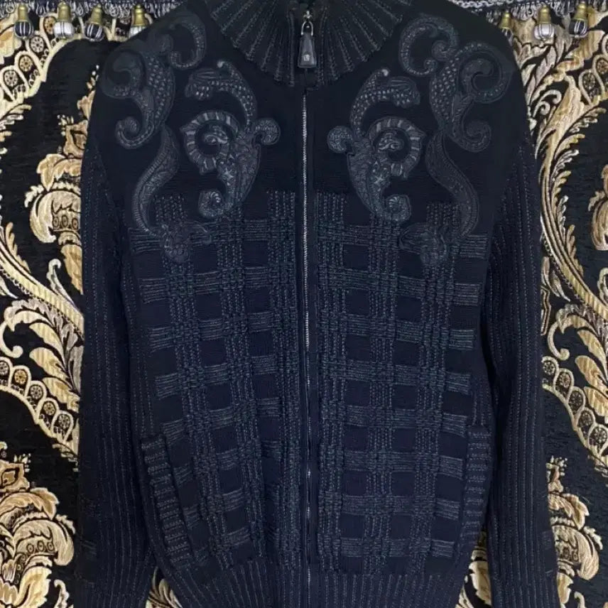 [BUNJANG] Versace Baroque Jacquard Knit Zip-Up / [정품] 베르사체 블랙 자카드 한정판 바로크 니트 M