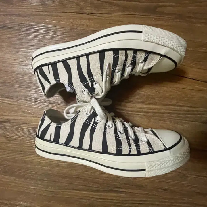 [BUNJANG] 255 Archive Zebra Print Sneakers / 255 척 로우 아카이브 프린트 지브라 블랙