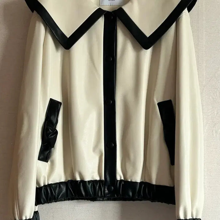 [BUNJANG] Jaehee Jaehee Eco Leather Jacket (Ivory) / 쟈니헤잇재즈 에코 레더 점퍼 아이보리 [임수향, 박하선 착용]