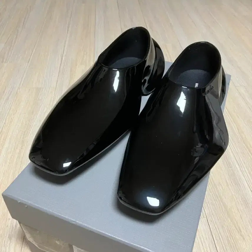 [SOLD OUT] 발렌시아가 스페이스 슈 유광 40