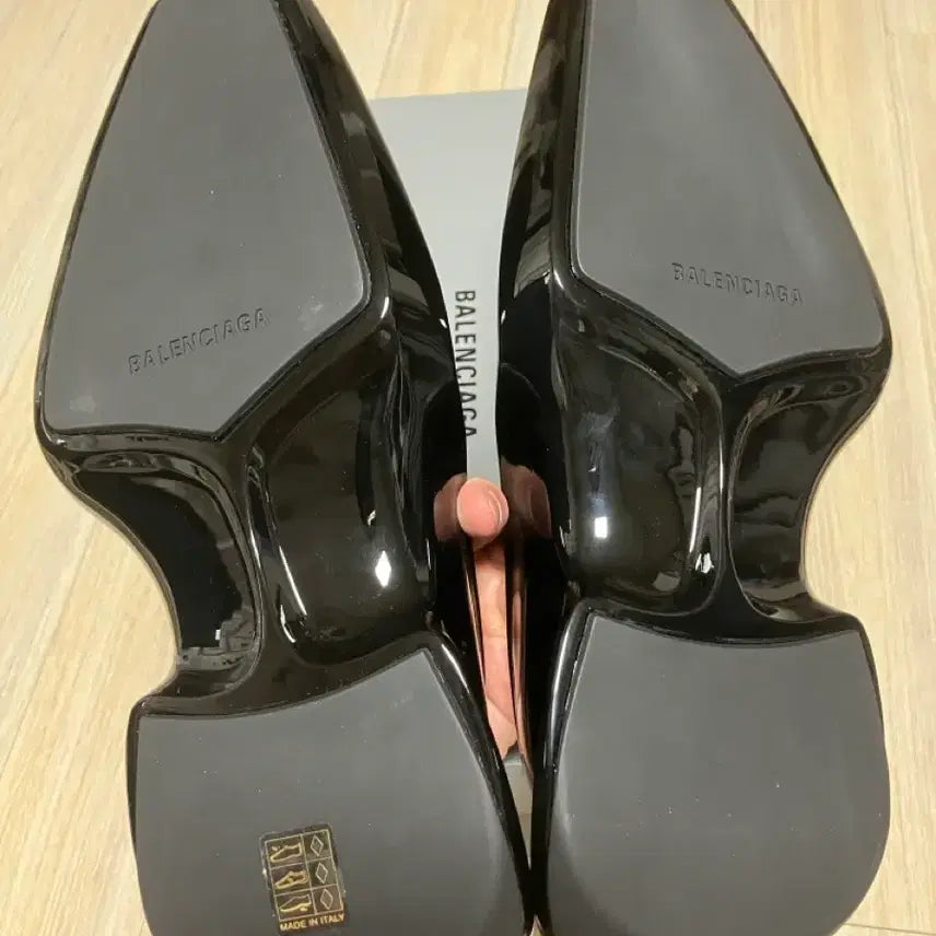 [SOLD OUT] 발렌시아가 스페이스 슈 유광 40