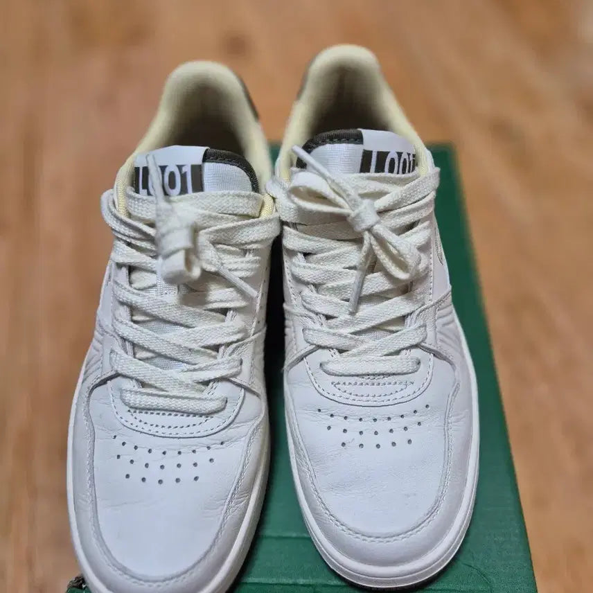 [BUNJANG] LOONEY1 White Sneakers / 라코스테LOONEY1 화이트 스니커즈 운동화