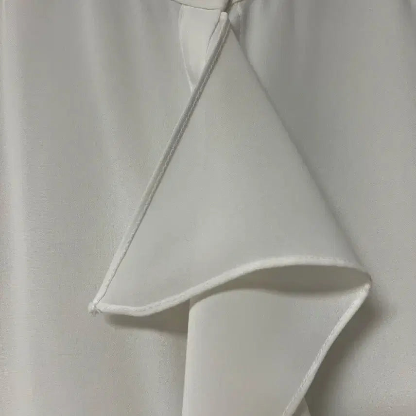 [BUNJANG] White Frill Tie Blouse / 새상품 화이트 프릴 타이 블라우스