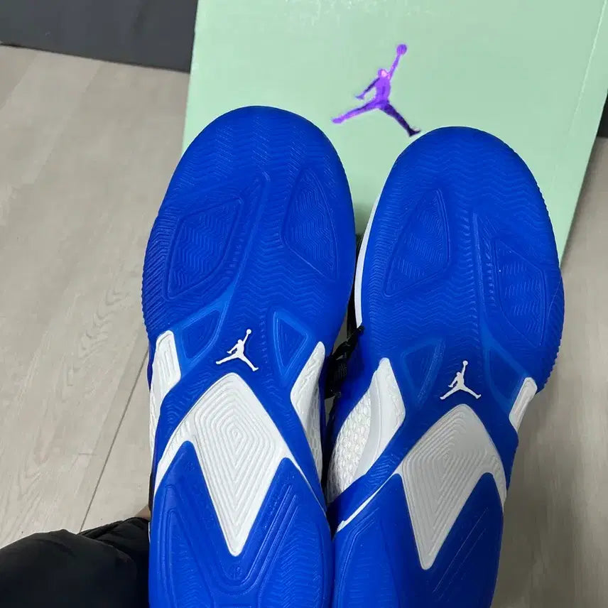 [BUNJANG] Jordan Heir Sneakers (Size 260/265/270) / (정품 나코탭 새제품) 조던 Heir (사이즈 260)