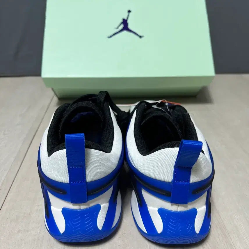 [BUNJANG] Jordan Heir Sneakers (Size 260/265/270) / (정품 나코탭 새제품) 조던 Heir (사이즈 260)