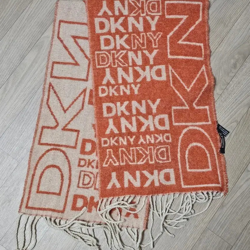 [BUNJANG] DKNY Logo Orange Muffler / DKNY 로고 오렌지 머플러