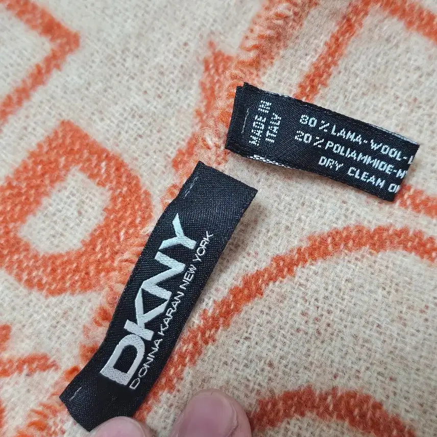 [BUNJANG] DKNY Logo Orange Muffler / DKNY 로고 오렌지 머플러