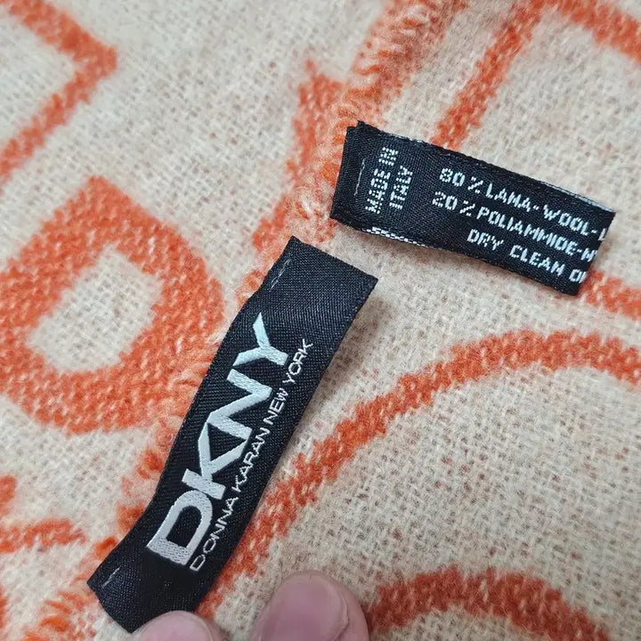 [BUNJANG] DKNY Logo Orange Muffler / DKNY 로고 오렌지 머플러