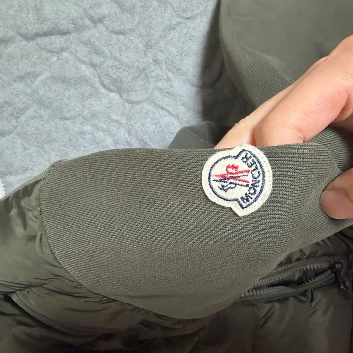 [BUNJANG] Moncler Hooded Padded Vest / 몽클레어 후드 패딩 조끼