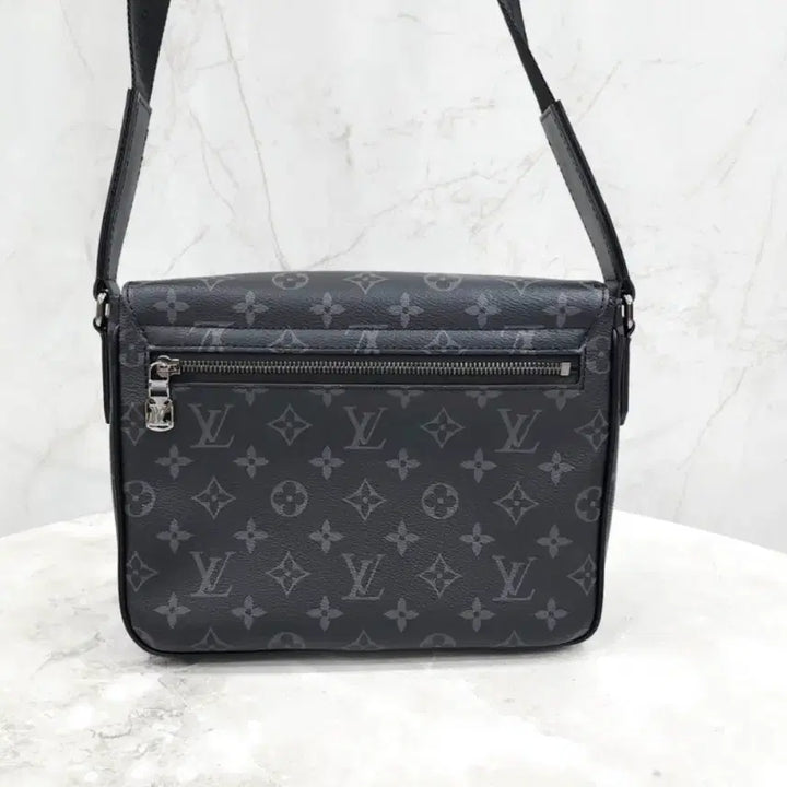 [BUNJANG] Louis Vuitton District PM Messenger Bag / 루이비통 이클립스 디스트릭트  PM 메신져백 정품