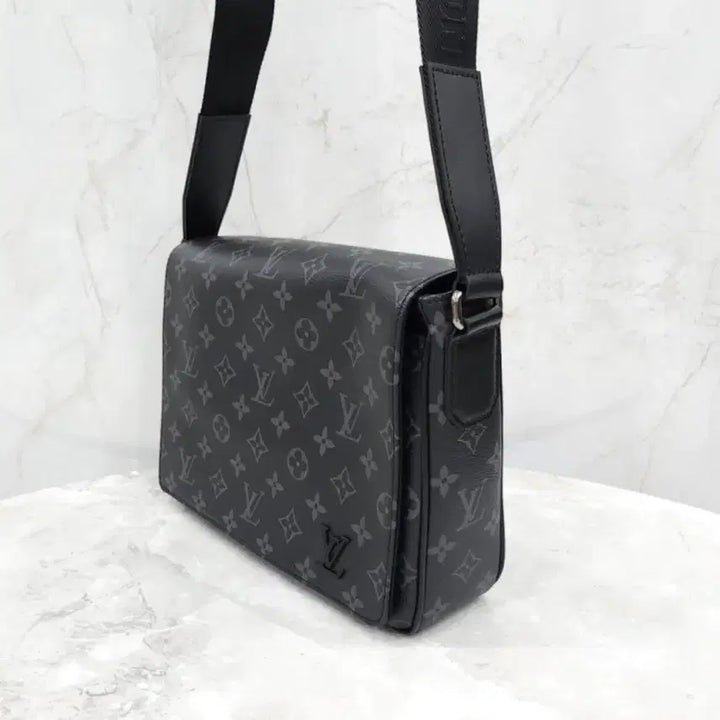[BUNJANG] Louis Vuitton District PM Messenger Bag / 루이비통 이클립스 디스트릭트  PM 메신져백 정품