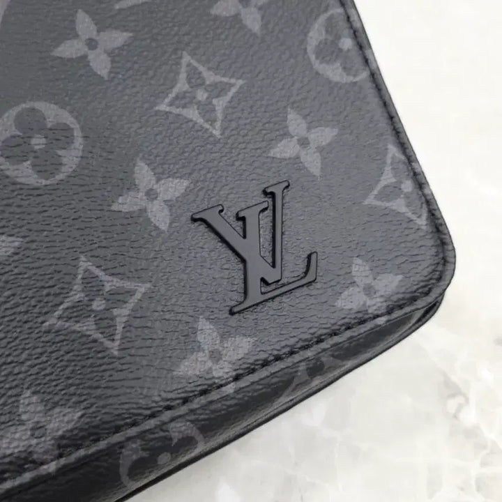 [BUNJANG] Louis Vuitton District PM Messenger Bag / 루이비통 이클립스 디스트릭트  PM 메신져백 정품