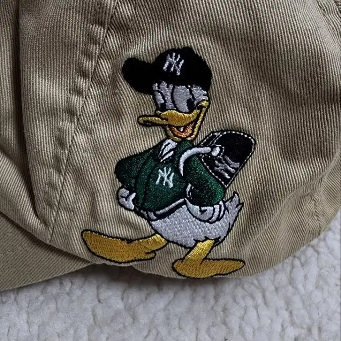 [BUNJANG] MLB New York Yankees Donald Duck Beige Ball Cap / MLB 뉴욕 양키스 볼캡 베이지색 + 도날드덕