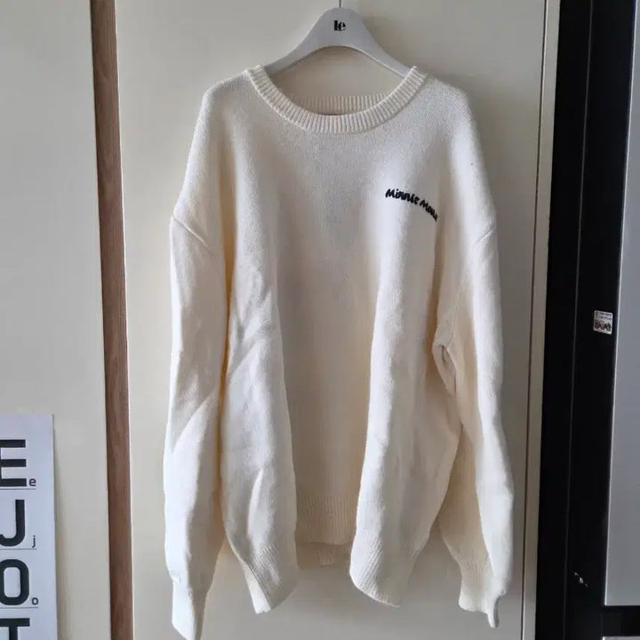 [BUNJANG] Zara Minnie Mouse Viscose Sequin Knit Sweater / 자라 미니마우스 비스코스 스팽글 니트