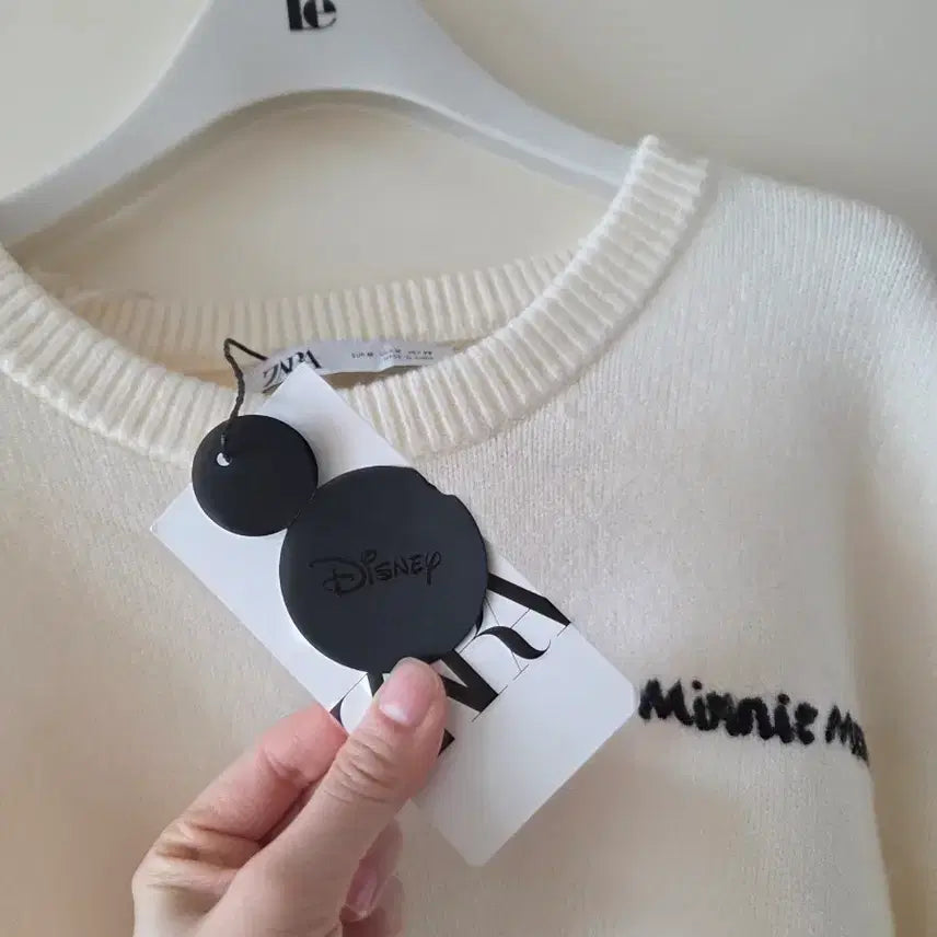 [BUNJANG] Zara Minnie Mouse Viscose Sequin Knit Sweater / 자라 미니마우스 비스코스 스팽글 니트