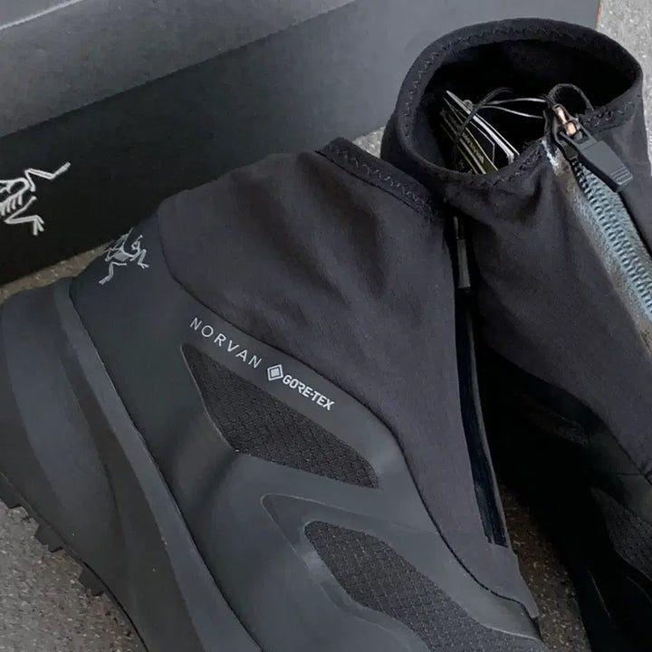 [BUNJANG] Arc'teryx Norvan Waterproof Sneakers / 아크테릭스 검정색 남여공용 방수 스니커즈 노르반 모델