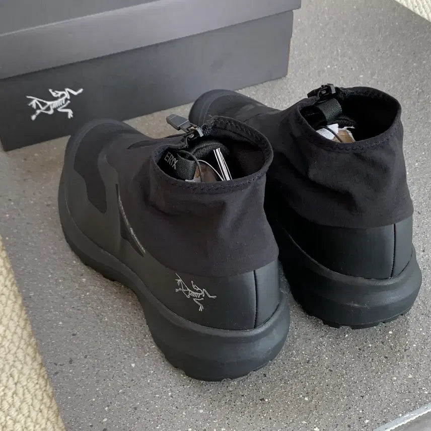 [BUNJANG] Arc'teryx Norvan Waterproof Sneakers / 아크테릭스 검정색 남여공용 방수 스니커즈 노르반 모델