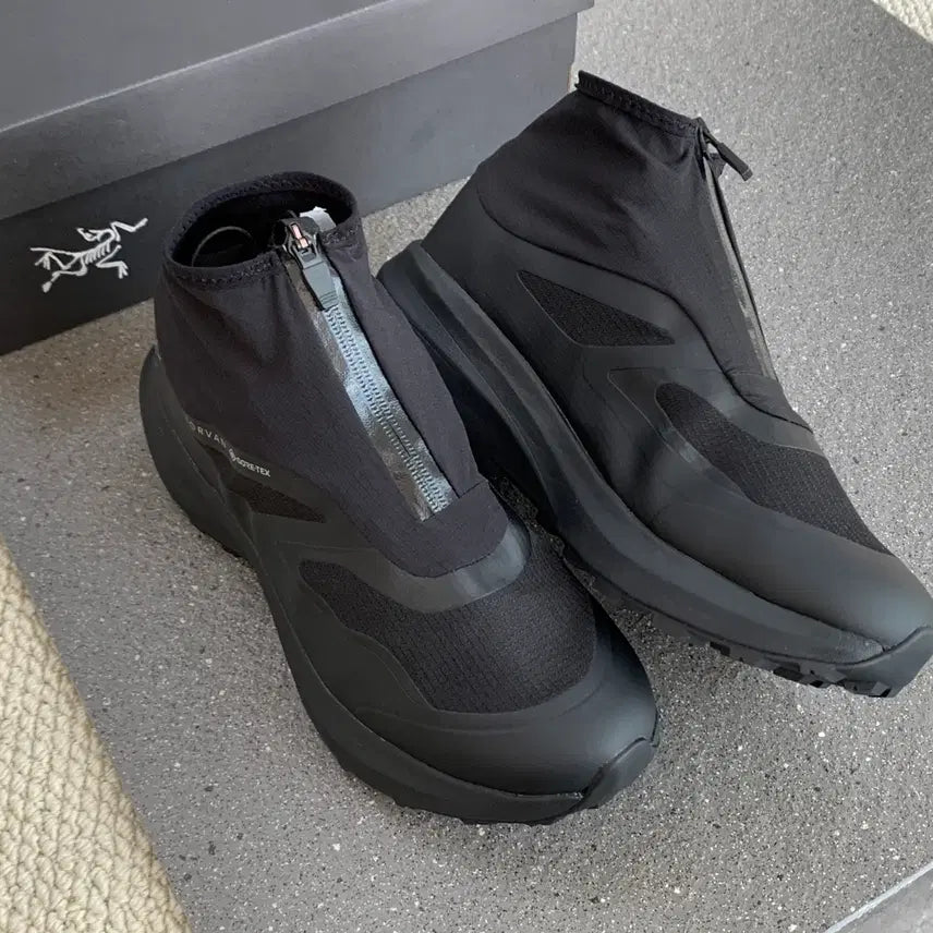 [BUNJANG] Arc'teryx Norvan Waterproof Sneakers / 아크테릭스 검정색 남여공용 방수 스니커즈 노르반 모델