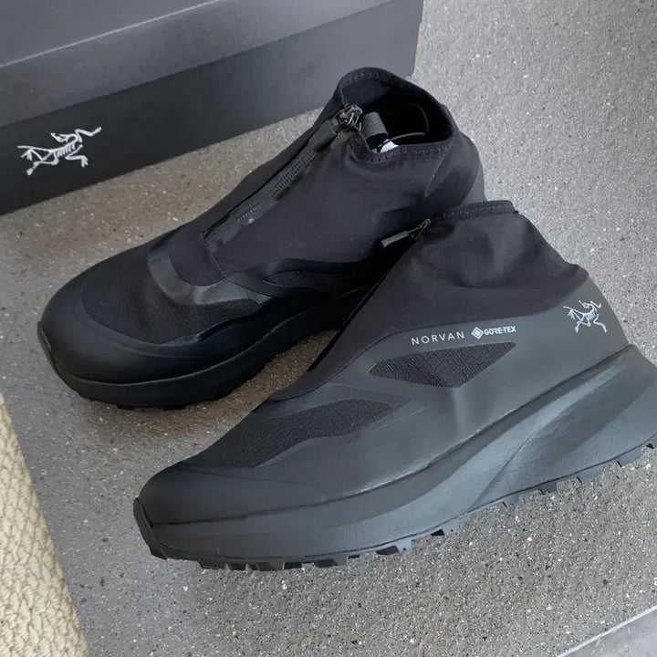[BUNJANG] Arc'teryx Norvan Waterproof Sneakers / 아크테릭스 검정색 남여공용 방수 스니커즈 노르반 모델