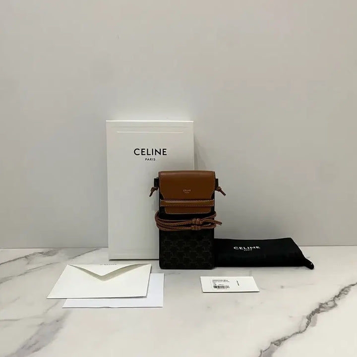 [BUNJANG] Celine Triomphe Canvas Phone Pouch Mini Bag / 셀린느 트리옹프 캔버스 폰 파우치 휴대폰 미니백 10G332CQD04LU