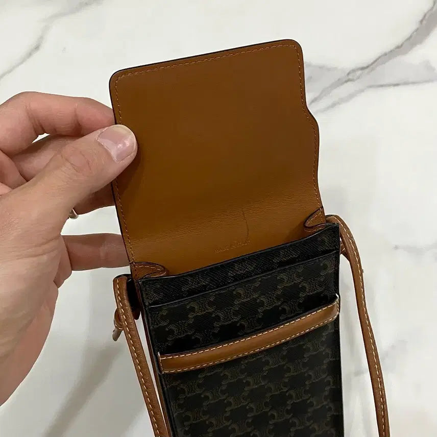 [BUNJANG] Celine Triomphe Canvas Phone Pouch Mini Bag / 셀린느 트리옹프 캔버스 폰 파우치 휴대폰 미니백 10G332CQD04LU