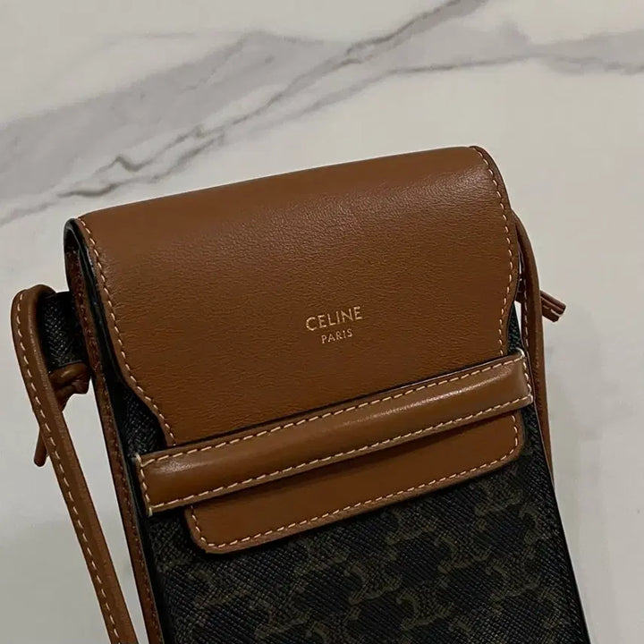 [BUNJANG] Celine Triomphe Canvas Phone Pouch Mini Bag / 셀린느 트리옹프 캔버스 폰 파우치 휴대폰 미니백 10G332CQD04LU