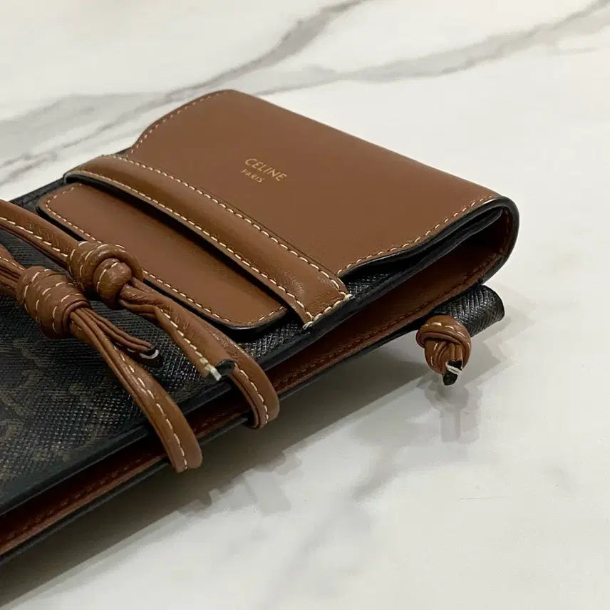 [BUNJANG] Celine Triomphe Canvas Phone Pouch Mini Bag / 셀린느 트리옹프 캔버스 폰 파우치 휴대폰 미니백 10G332CQD04LU