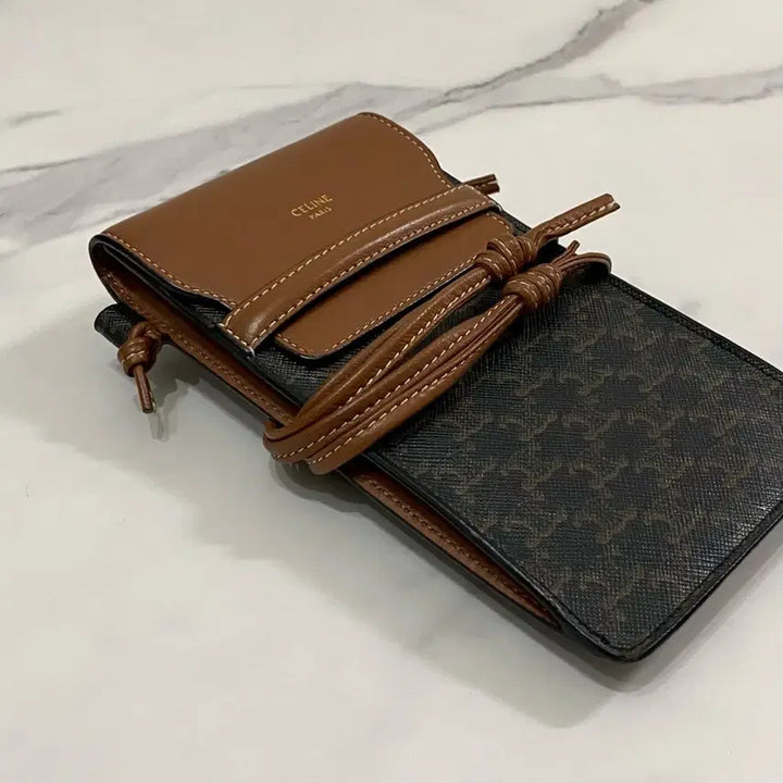 [BUNJANG] Celine Triomphe Canvas Phone Pouch Mini Bag / 셀린느 트리옹프 캔버스 폰 파우치 휴대폰 미니백 10G332CQD04LU