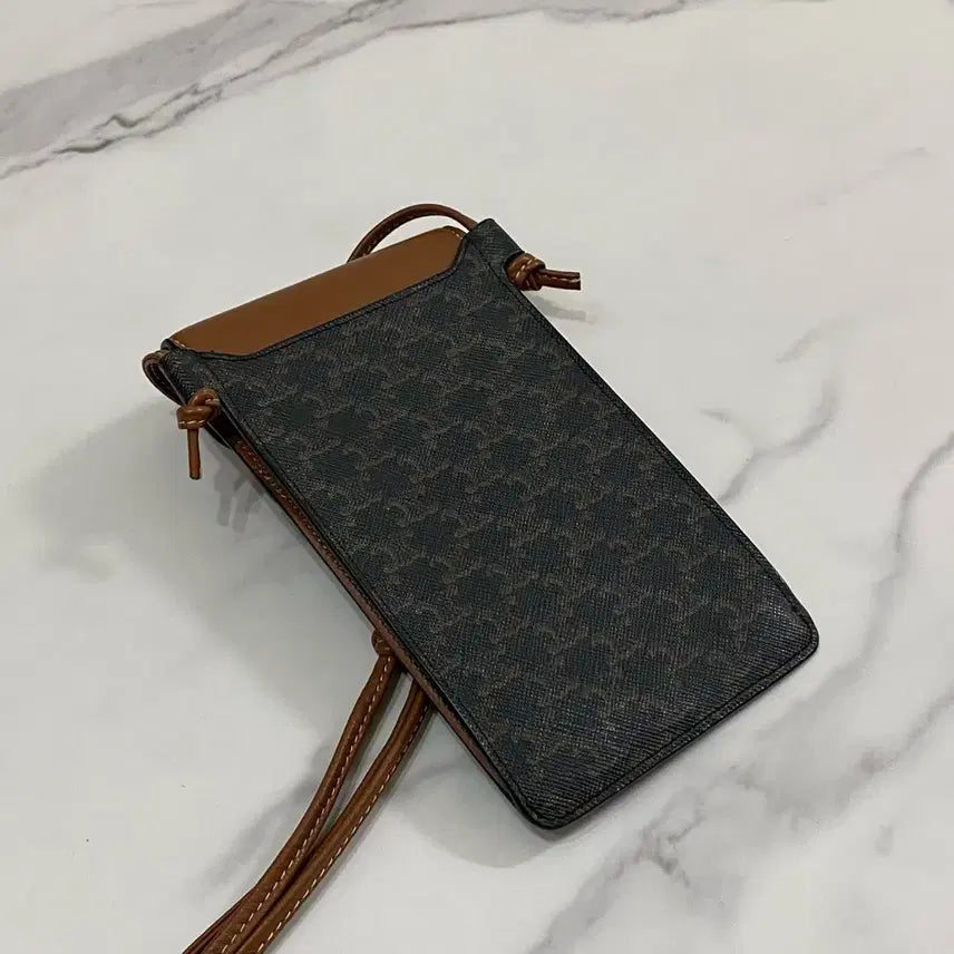 [BUNJANG] Celine Triomphe Canvas Phone Pouch Mini Bag / 셀린느 트리옹프 캔버스 폰 파우치 휴대폰 미니백 10G332CQD04LU