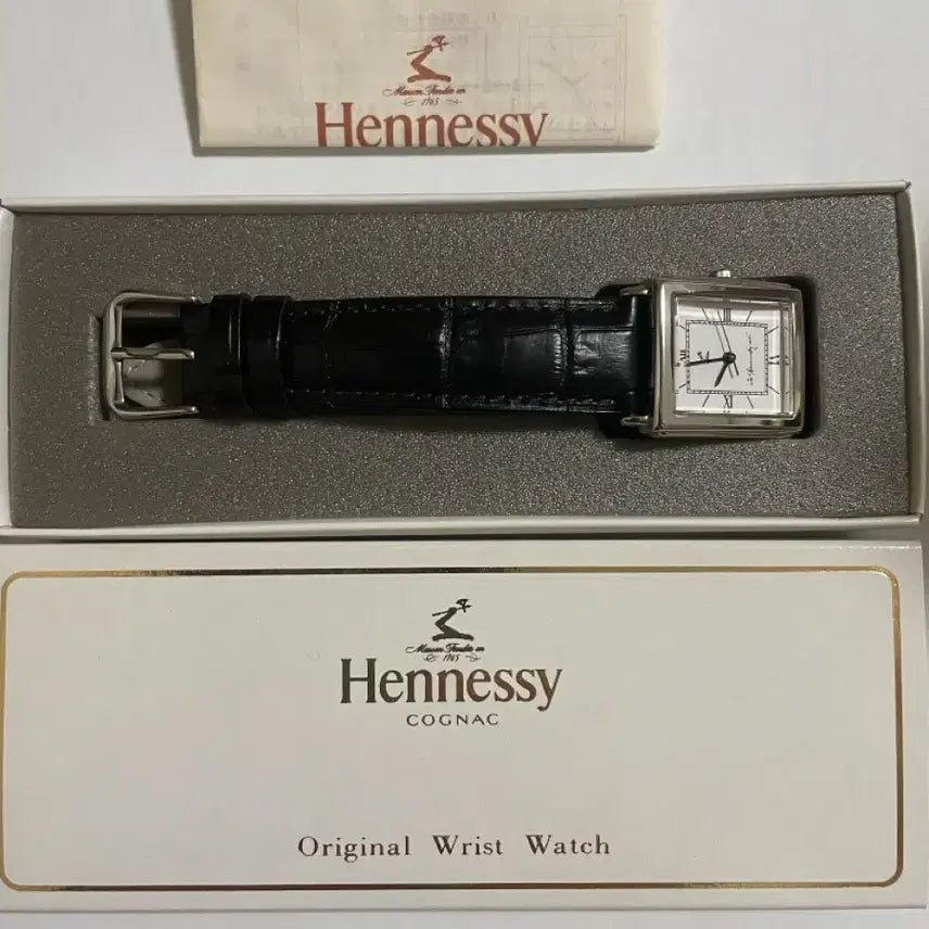 [BUNJANG] Hennessy Accessory Set (Watch, Pins) / 헤네시 굿즈(시계,핀)