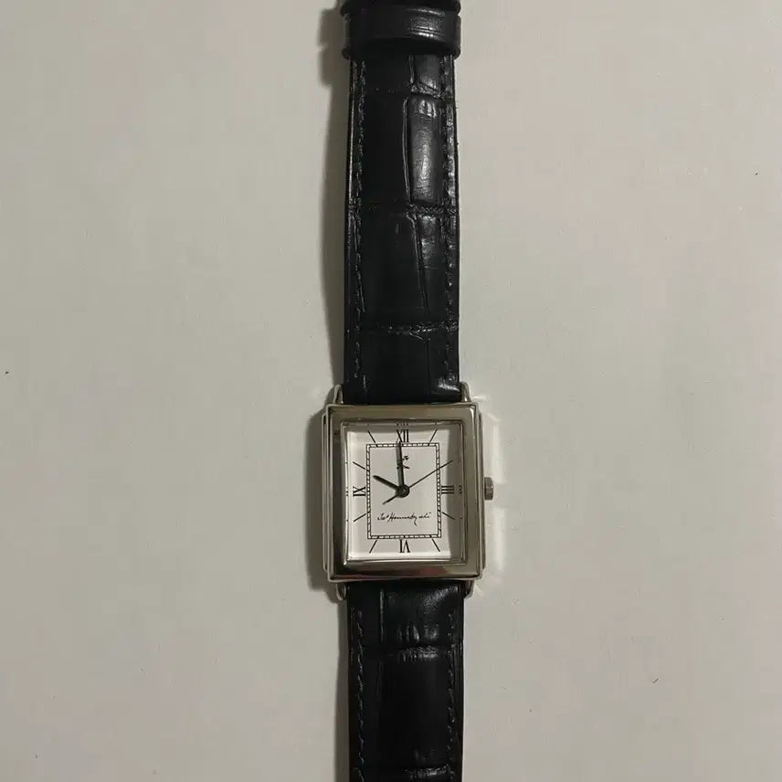 [BUNJANG] Hennessy Accessory Set (Watch, Pins) / 헤네시 굿즈(시계,핀)