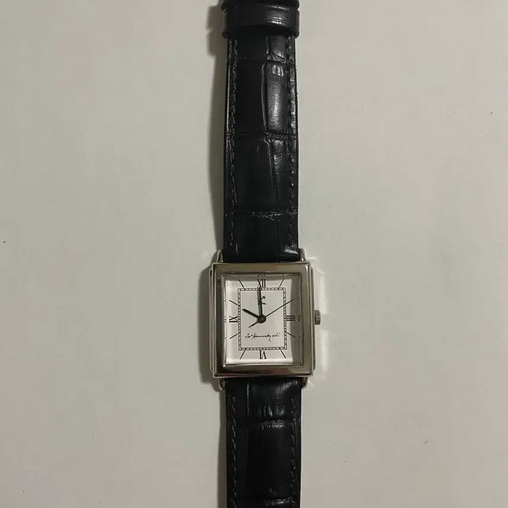 [BUNJANG] Hennessy Accessory Set (Watch, Pins) / 헤네시 굿즈(시계,핀)