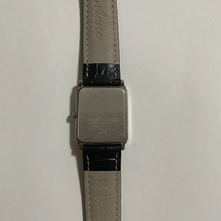 [BUNJANG] Hennessy Accessory Set (Watch, Pins) / 헤네시 굿즈(시계,핀)