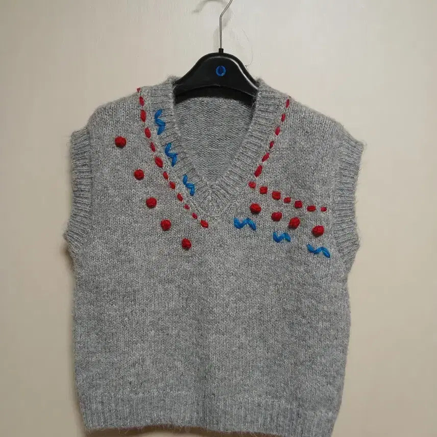 [BUNJANG] Knitted Vest / 자수 니트 조끼