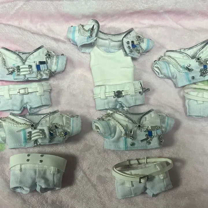 [BUNJANG] PLAVE Yejun Noa Bambi Eunho Hamin 10cm Doll Uniform / 플레이브 비공식 제복 10cm 인형 옷 예준 노아 밤비 은호 하민