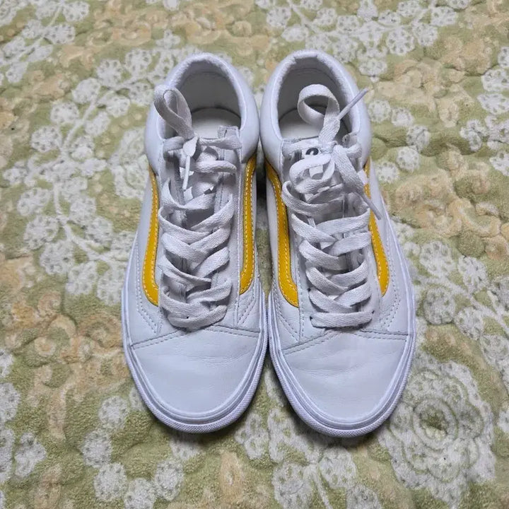[BUNJANG] Vans Old Skool White/Yellow Sneakers 245mm / 반스 올드스쿨 흰/노 스니커즈 245mm