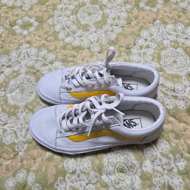 [BUNJANG] Vans Old Skool White/Yellow Sneakers 245mm / 반스 올드스쿨 흰/노 스니커즈 245mm