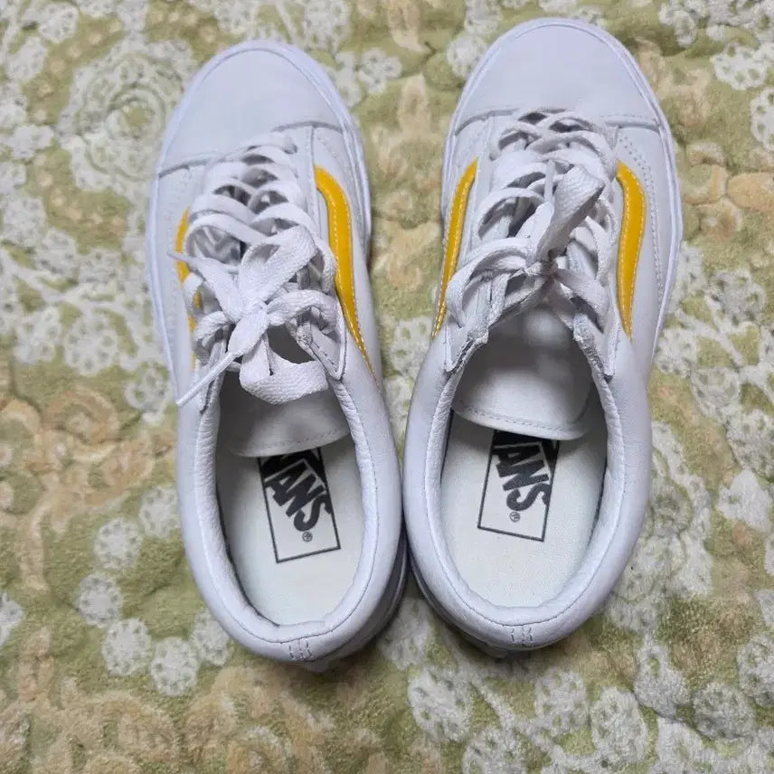 [BUNJANG] Vans Old Skool White/Yellow Sneakers 245mm / 반스 올드스쿨 흰/노 스니커즈 245mm