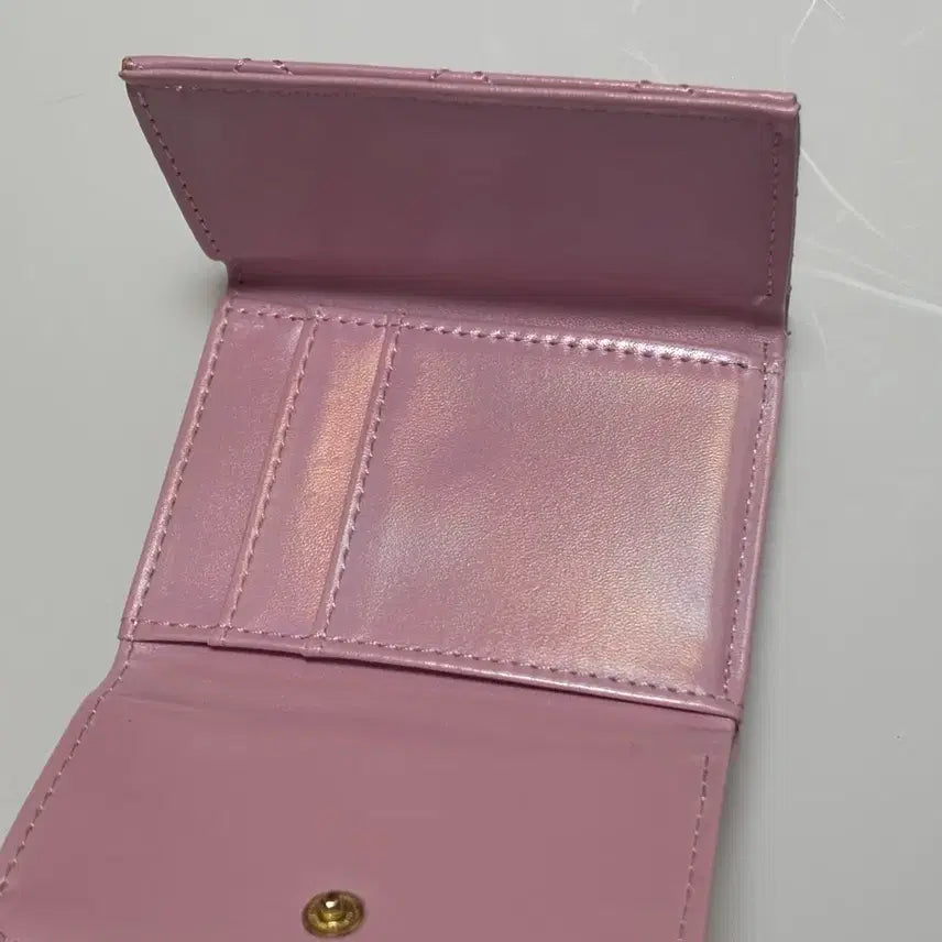 [BUNJANG] Hello Kitty Quilted Wallet / 헬로키티 퀄팅 지갑 미사용 (단종)
