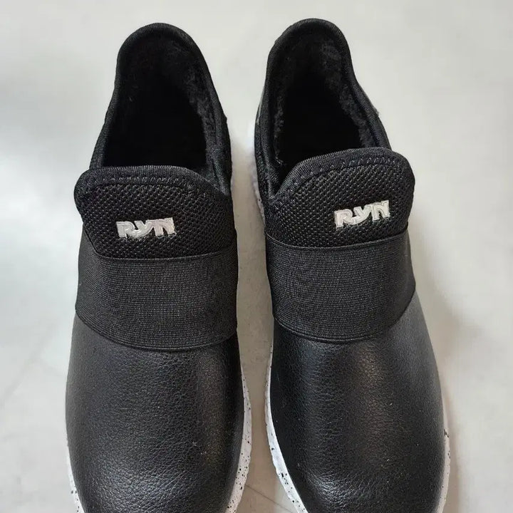 [BUNJANG] RYN Black Slip-on Sneakers 255 / RYN 린 블랙 슬립온 운동화 255